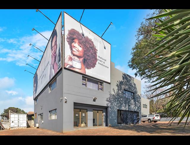 8 BEDROOM HOUSE FOR SALE IN WENDYWOOD